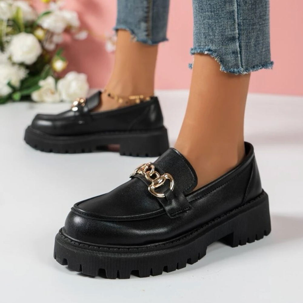 Platform black loafer with chain detail